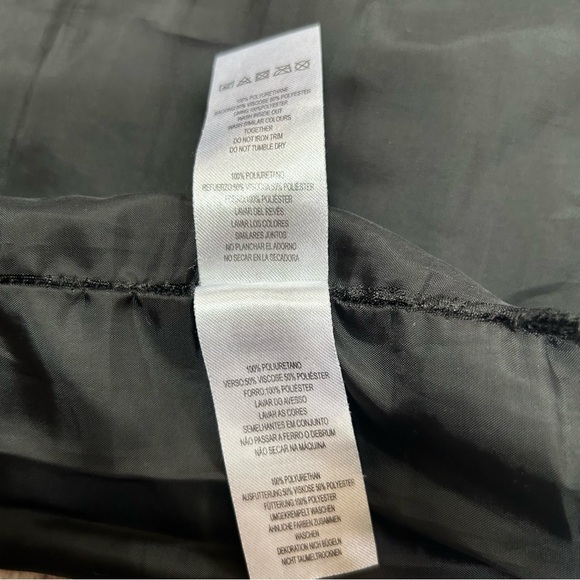 Atmosphere Women’s black vegan leather mini skirt, front zip pockets. Size 6 - Picture 7 of 10